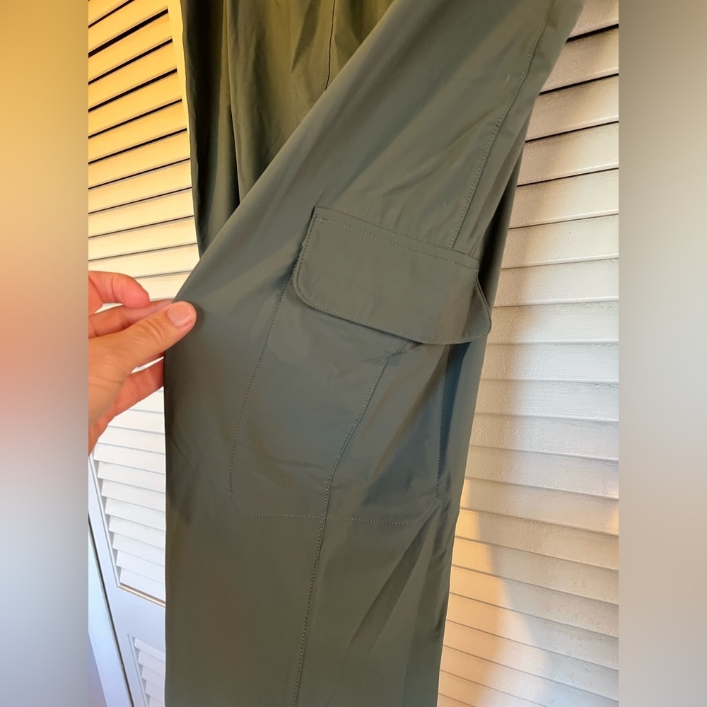 Old navy Womens olive green go dry pants size large - Picture 6 of 6